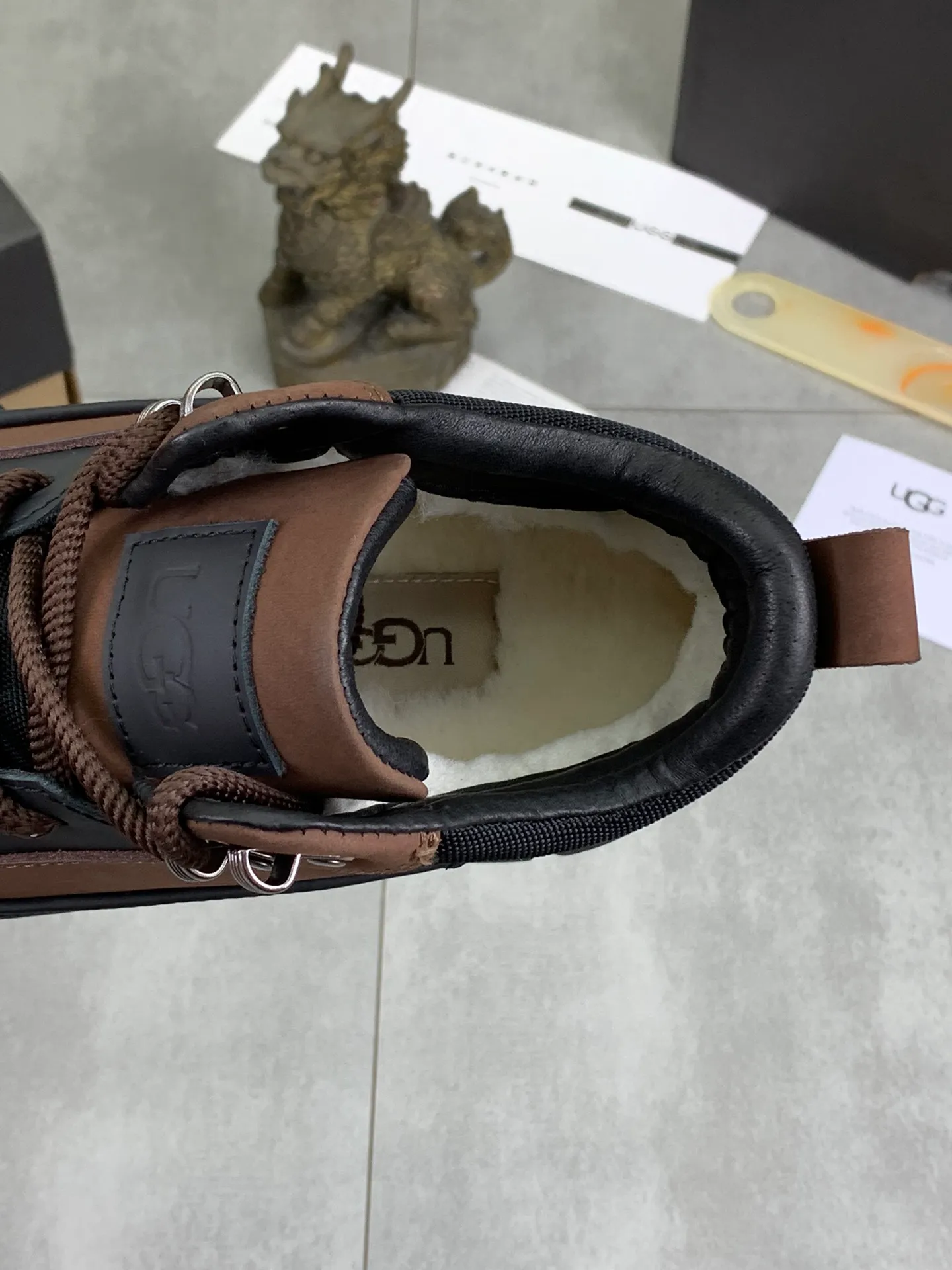 Men's Men's Shoes P620 [New Style] 💰 🆘 "Real Wool" [UGG] 👉 Popular men's shoes official website synchronization 🔰 Genuine quality [proud] is not comparable to the imitations in the general market 🌀 The upper is imported Italian frosted cowhide, and the lining: foot pad 🅰️ grade 🐑 real wool 👻 Only Grade A can show the effect The hand feels smooth and delicate 🔱The shoe shape is grand, only genuine factories can achieve it 🎄The perfect toughness of the original outsole 👻⬛️ allows customers to bid farewell to one-time consumption. Real wool lining, super warm. 3️⃣Colors available Sizes: 38-44